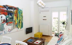 A Refreshed & Rich In Details Apartment In Piraeus